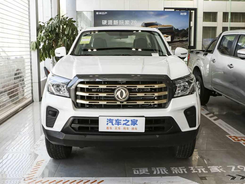DongFeng Rich 6 дизель білий — вид спереду 3/4