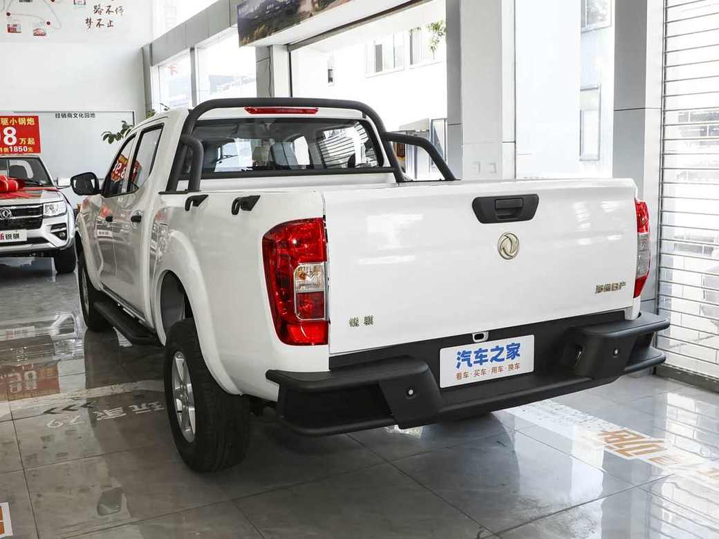 DongFeng Rich 6 дизель білий — вид спереду 3/4