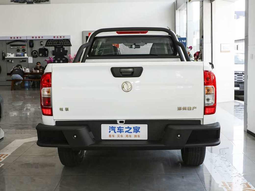 DongFeng Rich 6 дизель білий — вид спереду 3/4