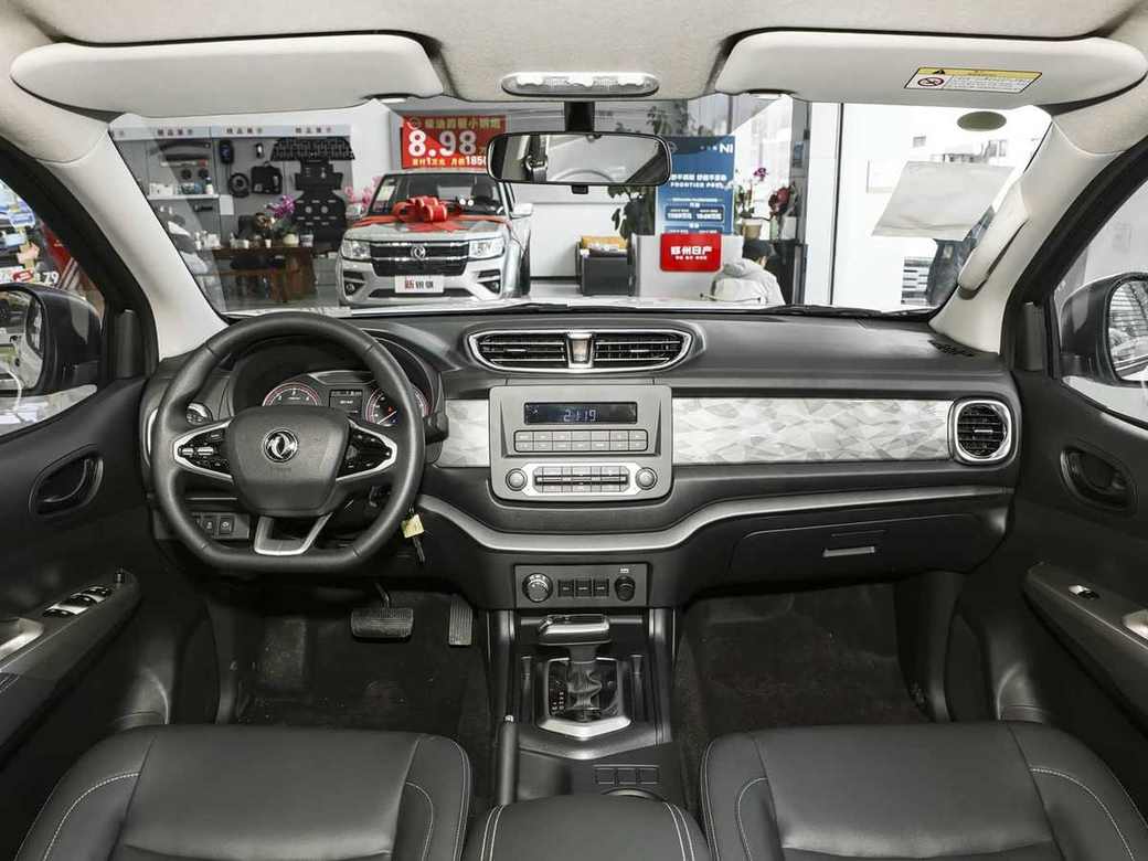 DongFeng Rich 6 дизель білий — вид спереду 3/4